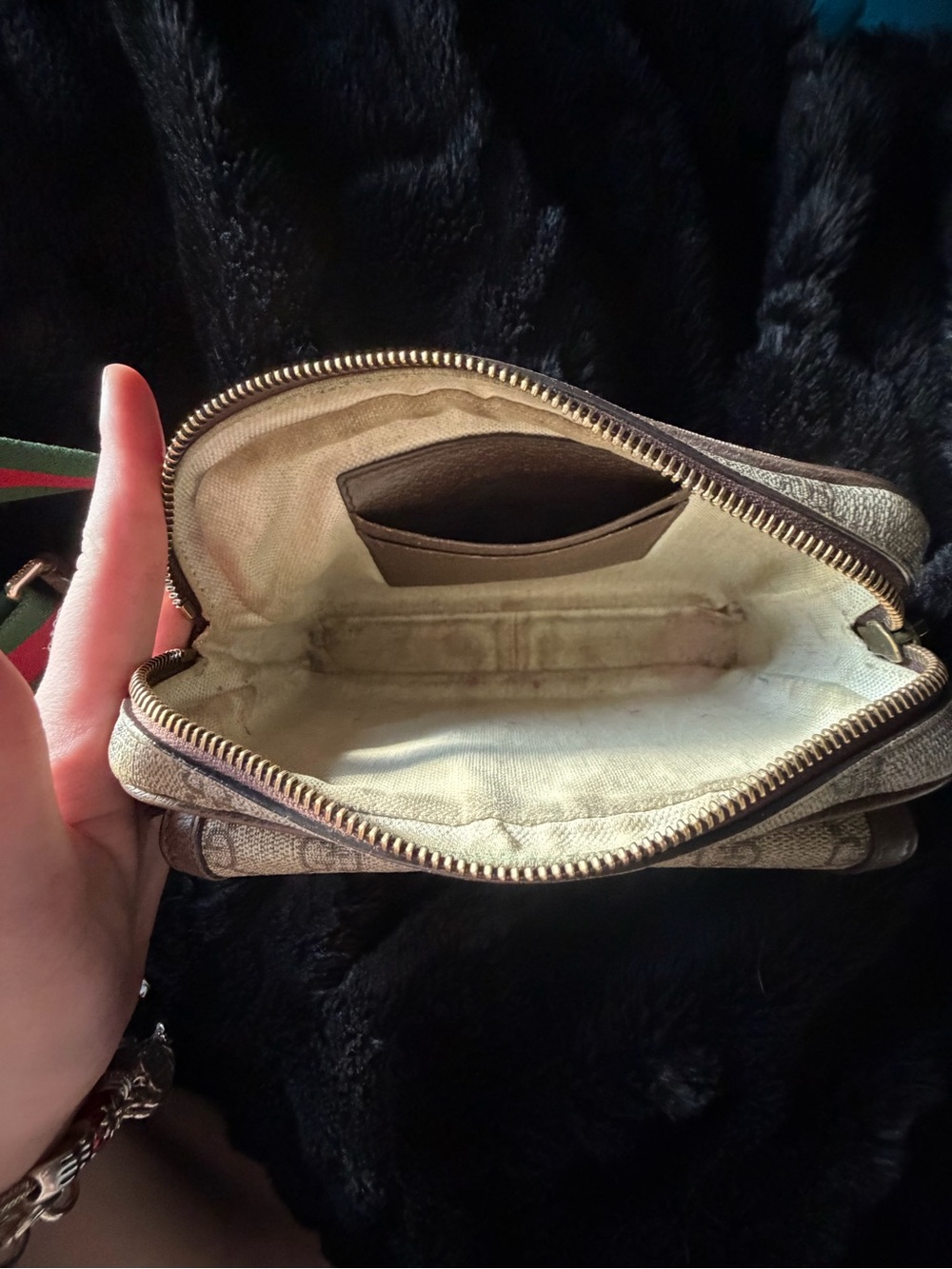 Gucci Beige GG Supreme Mini Crossbody with Green and Red Web - Picture 5 of 17